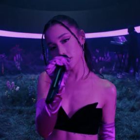 Ariana Grande Live 2021
