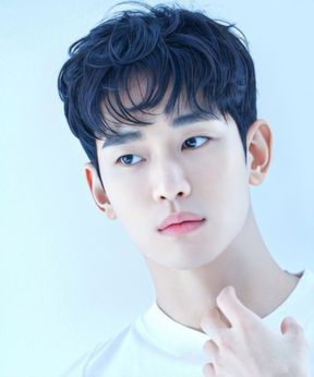 김수현(Kim Soohyun)