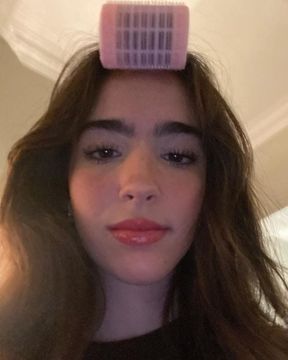 Gabriela Bee