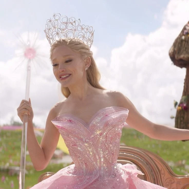 Ariana Grande (Glinda)