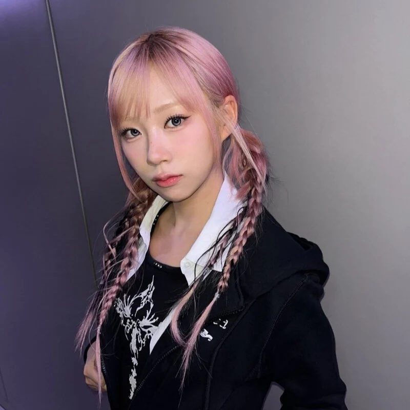 Dosie (Purple Kiss)