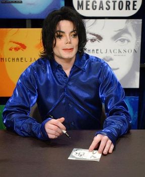 Michael Jackson (Invincible Era) (KLM 4.2-40K)