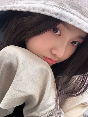 Kelly (Debut Solo)