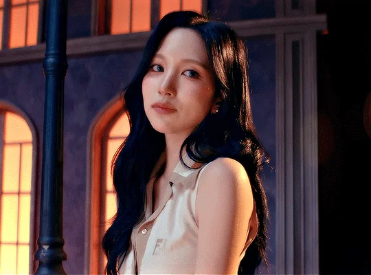 MINA of TWICE | KLM 48