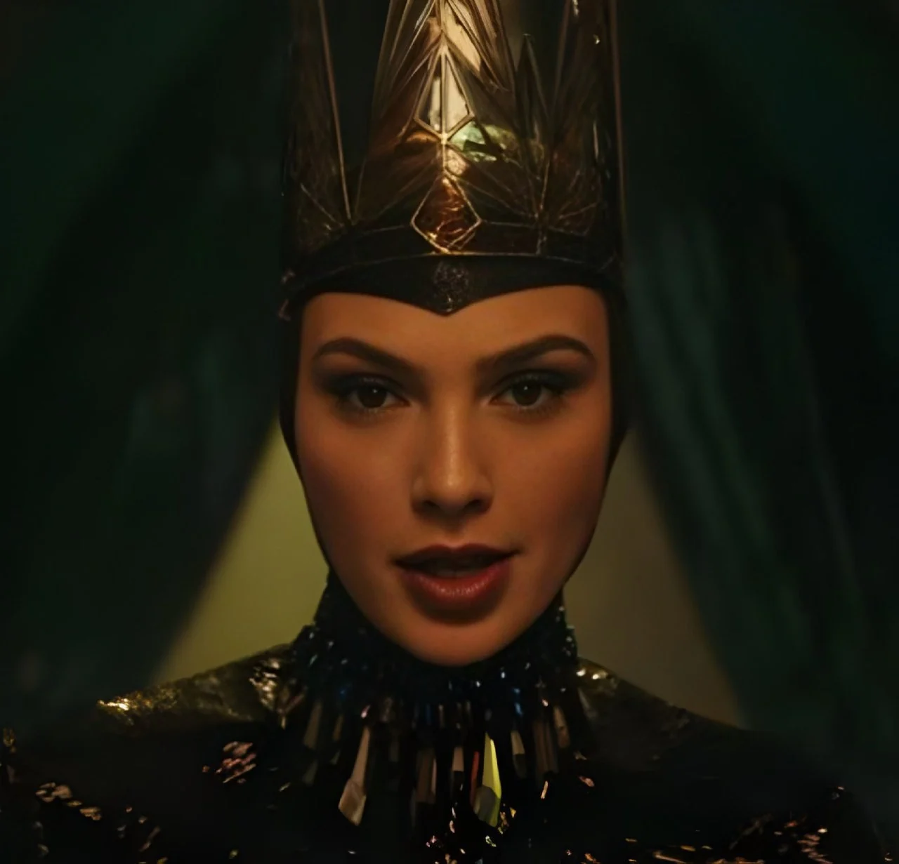 Gal Gadot (Evil Queen)
