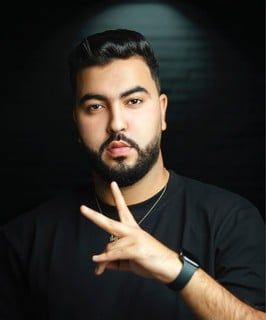موح ميلانو , فنان ومغني جزائري (Mouh Milano , an Algerian artist and singer)