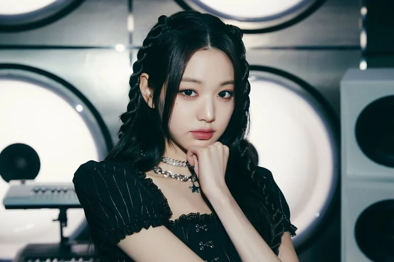 Jang Wonyoung (ex-IZ*One/IVE) [by @dollyface]