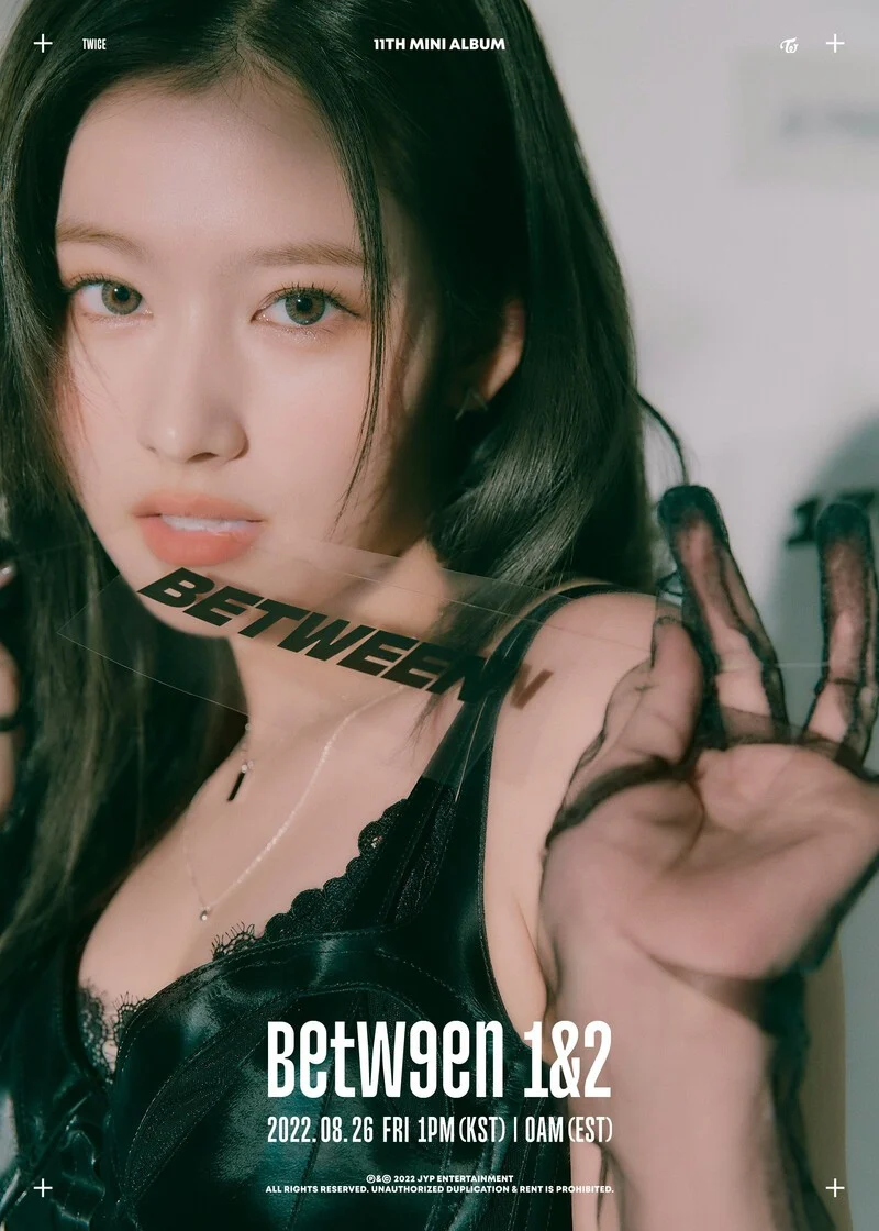 Minatozaki Sana (TWICE) [by @leeloli]