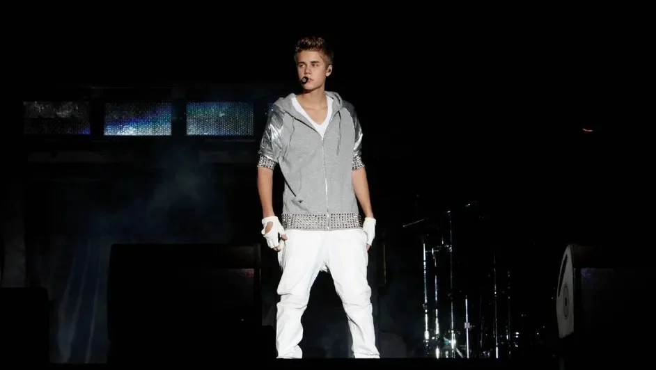 Justin Bieber (Live Vocals) (2012) (Mexico)