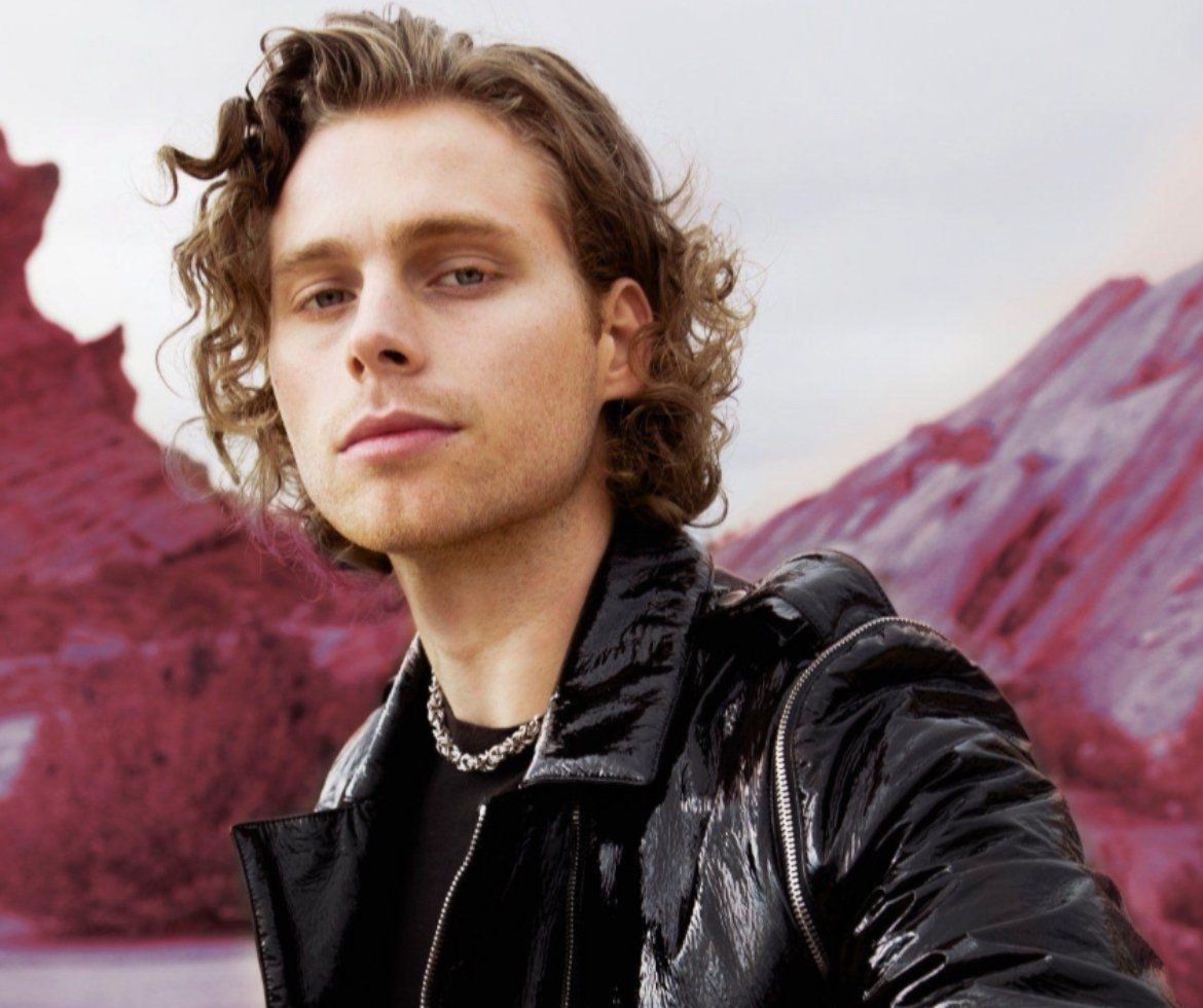 Luke Hemmings (5 Seconds of Summer)