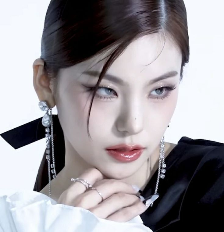 Hwang Yeji (Soft Voice)