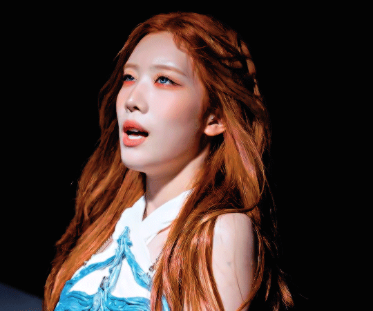 KIM LIP LOONA