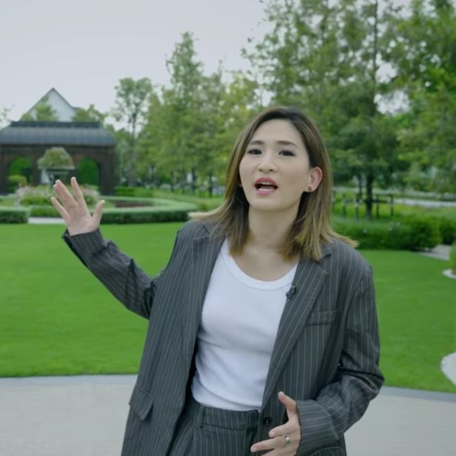 Pattra Apinyawat (Flash News News Anchor/Youtubers)
