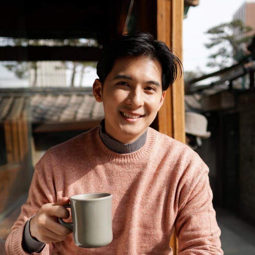 Atirut Kittipattana (Ruengden Weekly News/Singer)