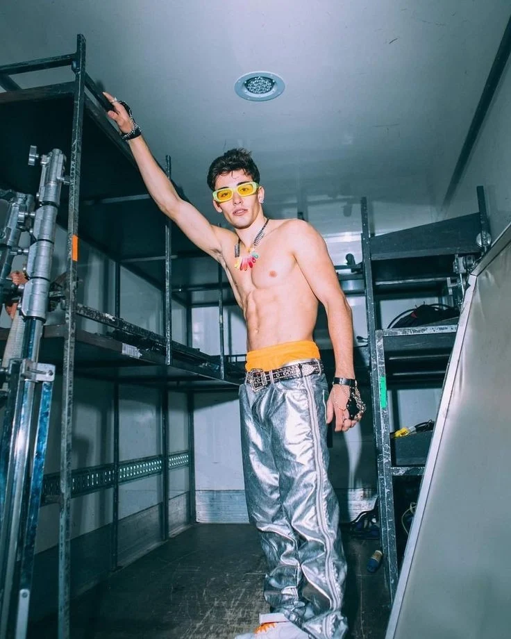 Alex Mandon (singing) (NOW UNITED)