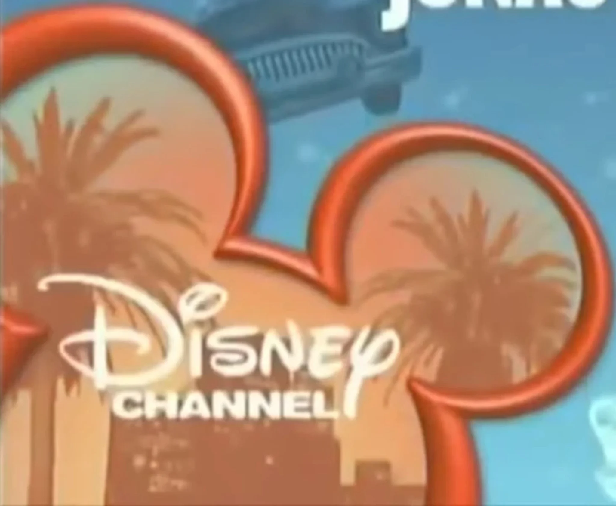 (Víctor Padovan) Locutor de Disney Channel Brasil (2003-2017)
