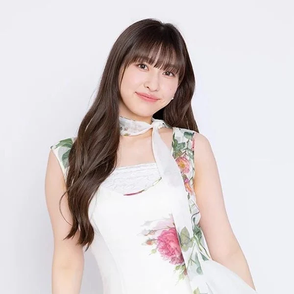 Uemura Akari (Japanese Female Artist)
