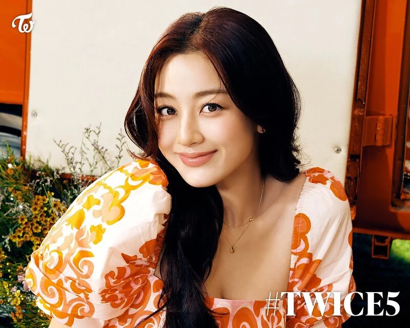 Park Jihyo (TWICE) [by @platesfork]