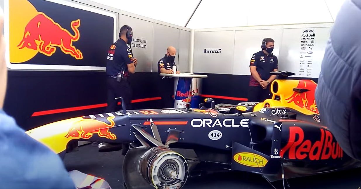 V8 F1 Redbull Car