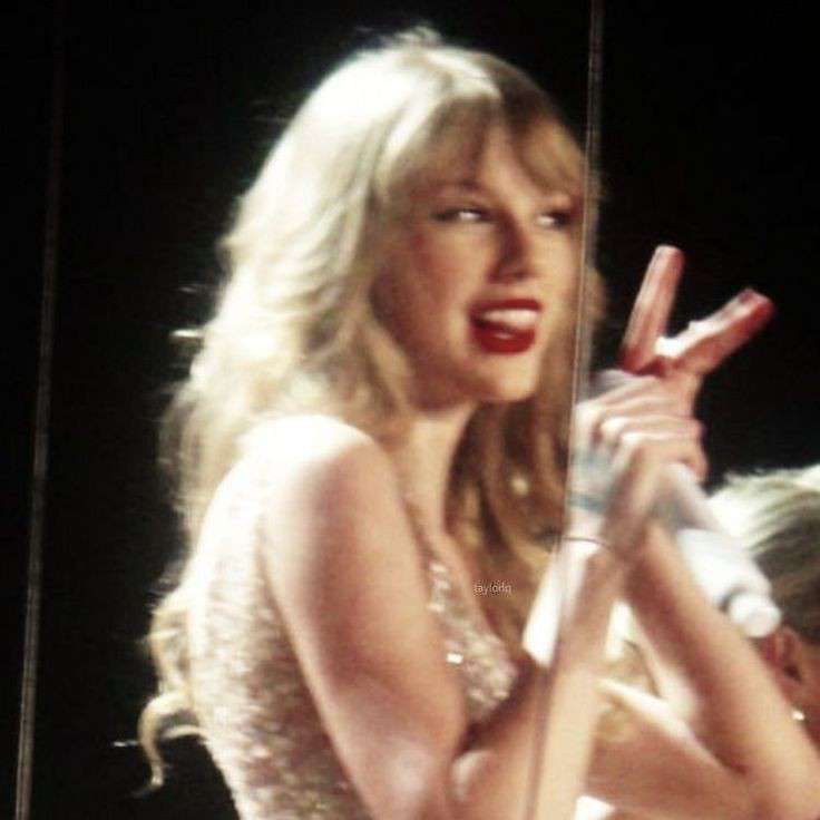 TAYLOR SWIFT