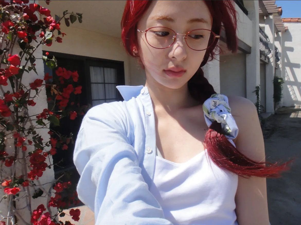 Huh Yunjin from LESSERAFIM(LIVE .VER)