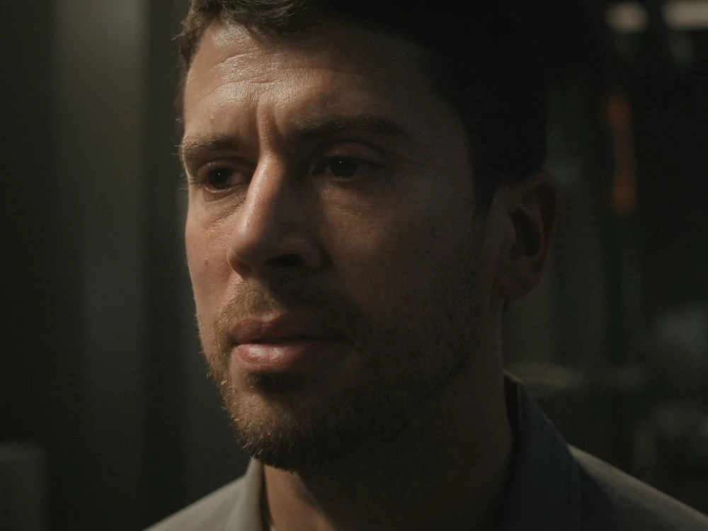 Miles Dale (Toby Kebbell)