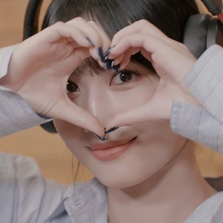 Momo (Bouquet Ver.)