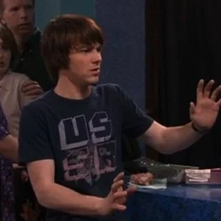 Drake Bell (Drake and Josh, Latin American Spanish)