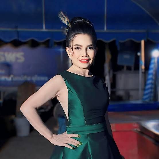 Chakkachan Daophrai in seangesan (Thai molam singer)