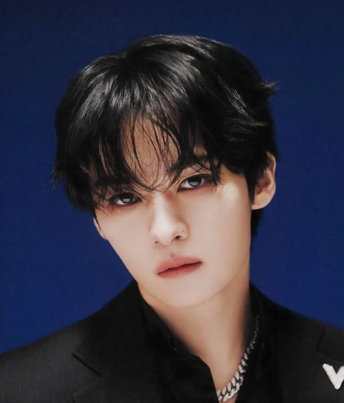 LEEKNOW (STRAY KIDS) VERSION 2