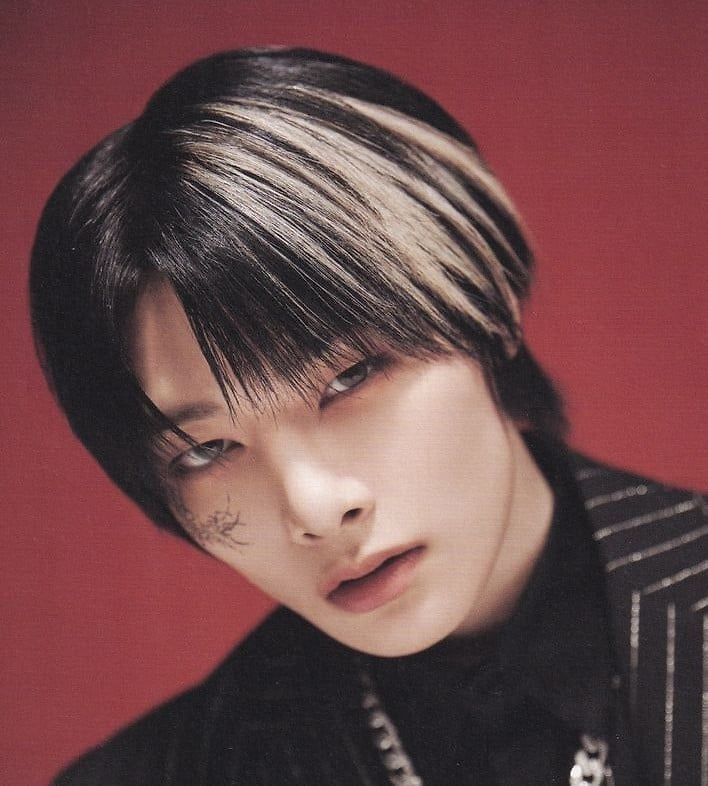 I.N (STRAY KIDS) VERSION 2