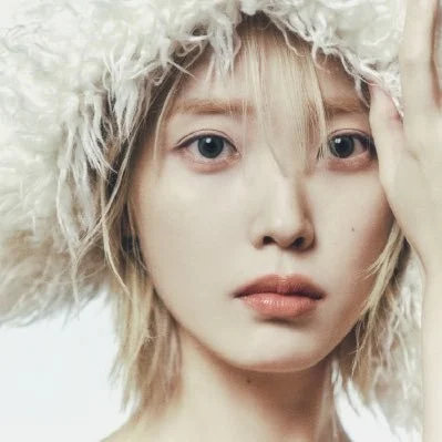 Korean Singer - IU [아이유] by SeoulStreamingStation