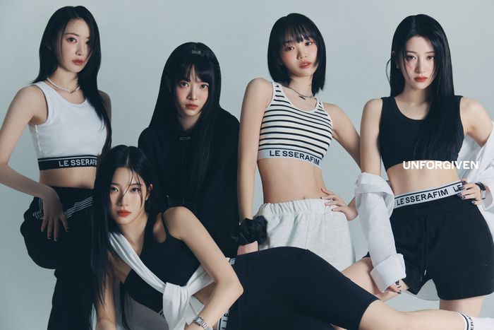 LE SSERAFIM Members (Sakura, Kim Chaewon, Huh Yunjin, Kazuha, and Hong Eunchae)
