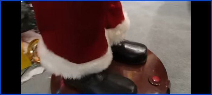 Gemmy industry singing dancing santa