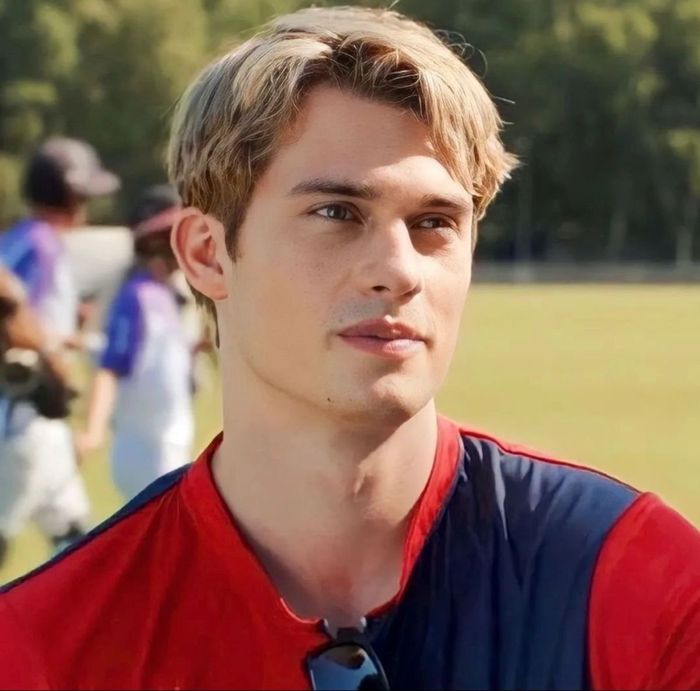 Nicholas Galitzine || Prince Henry