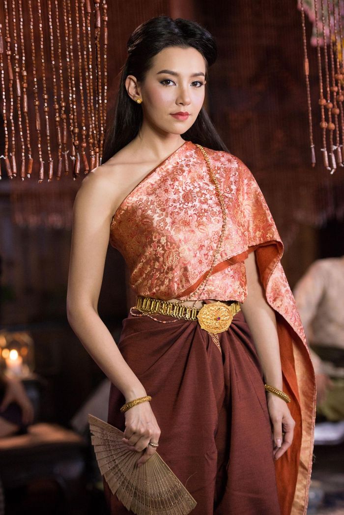 แม่หญิงการะเกด (ร้าย) จากละครบุพเพสันนิวาส รับบทโดย เบลล่า ราณี