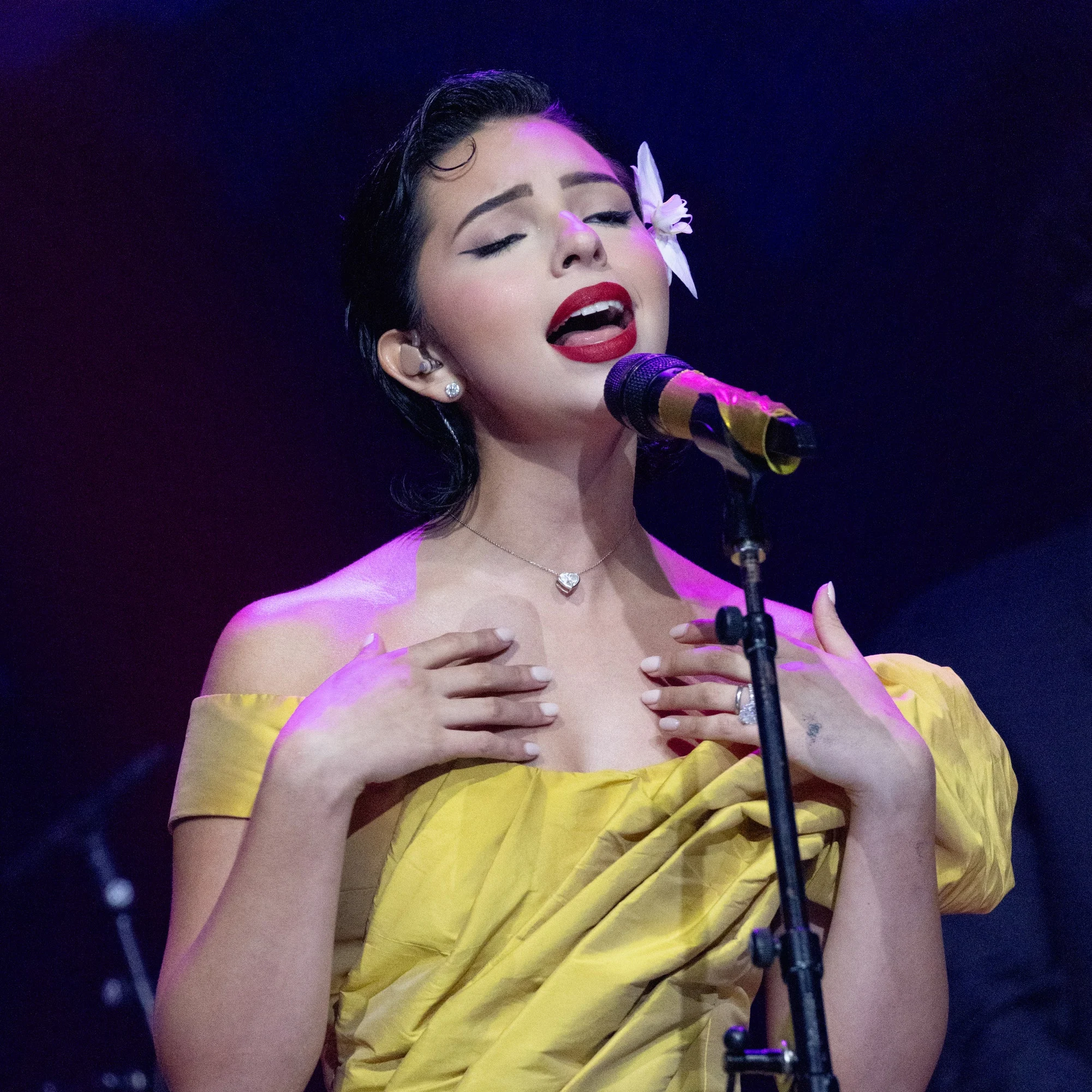 Ángela Aguilar ♪
