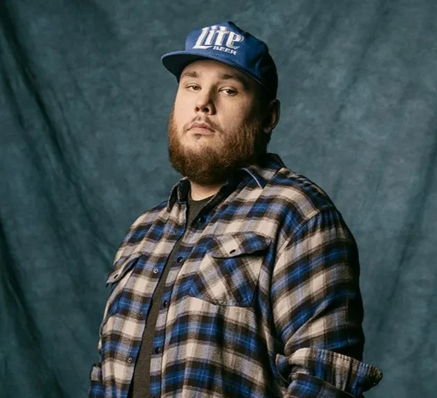 Luke Combs (2023)