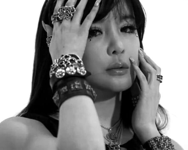 PARK BOM (2NE1)