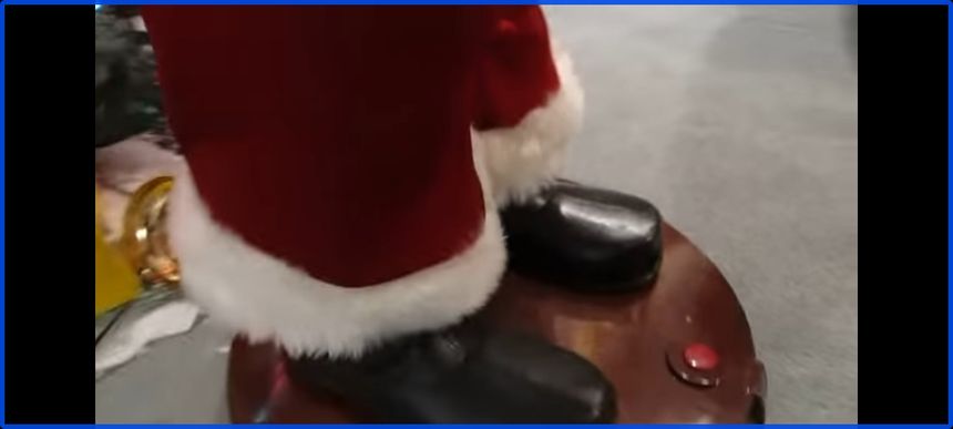 Gemmy industry singing dancing santa