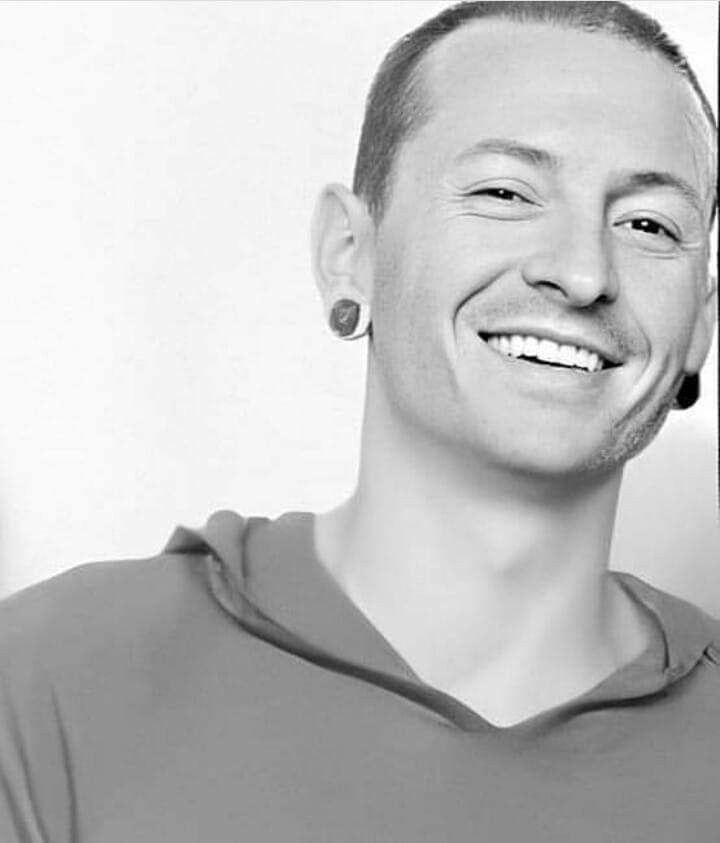 CHESTER BENNINGTON HYBRYID THEORY