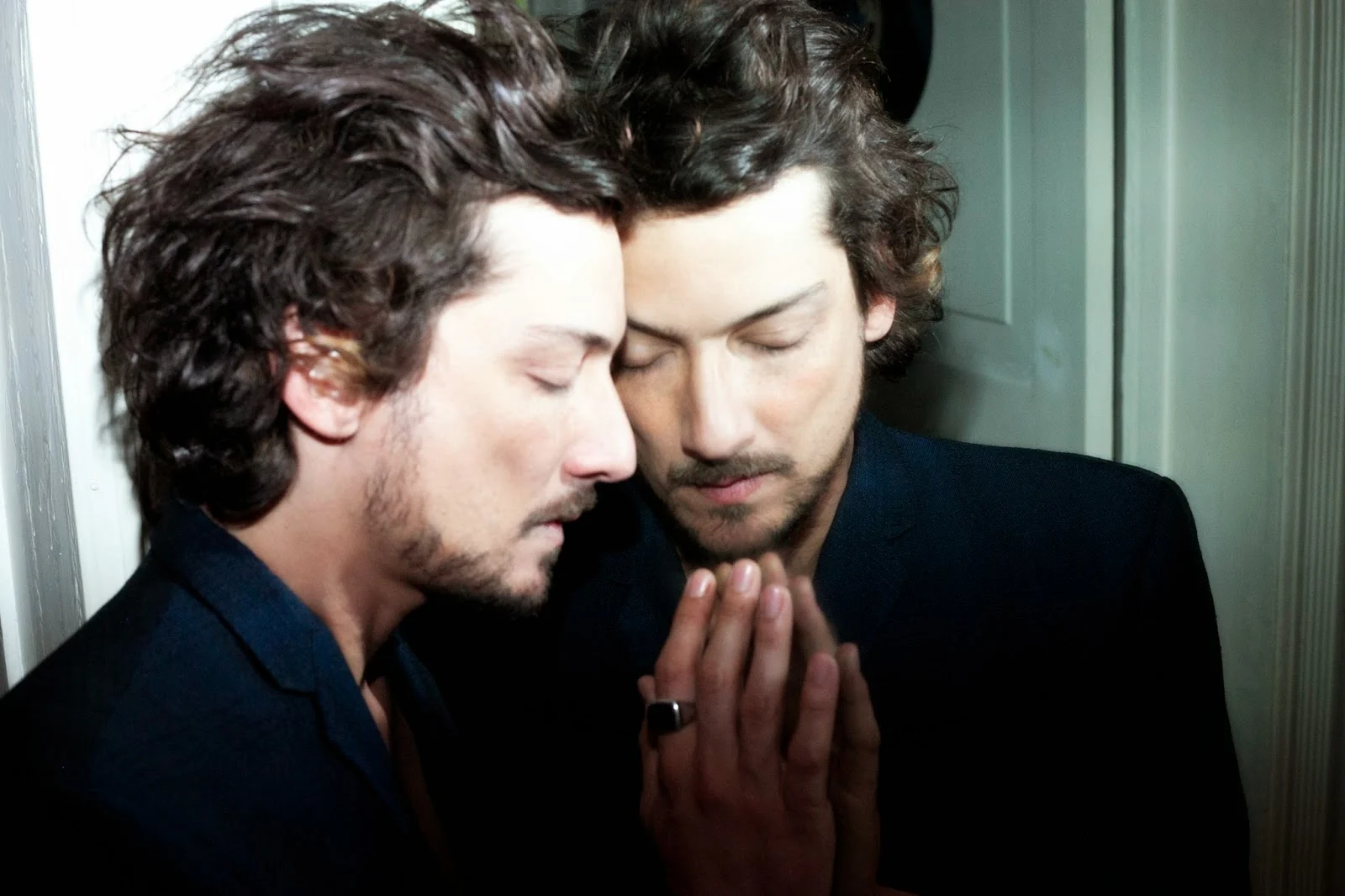 León Larregui