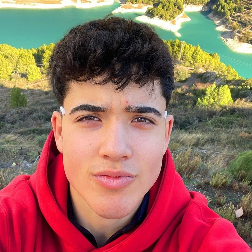 Iker Arias (Español Mexico Original)