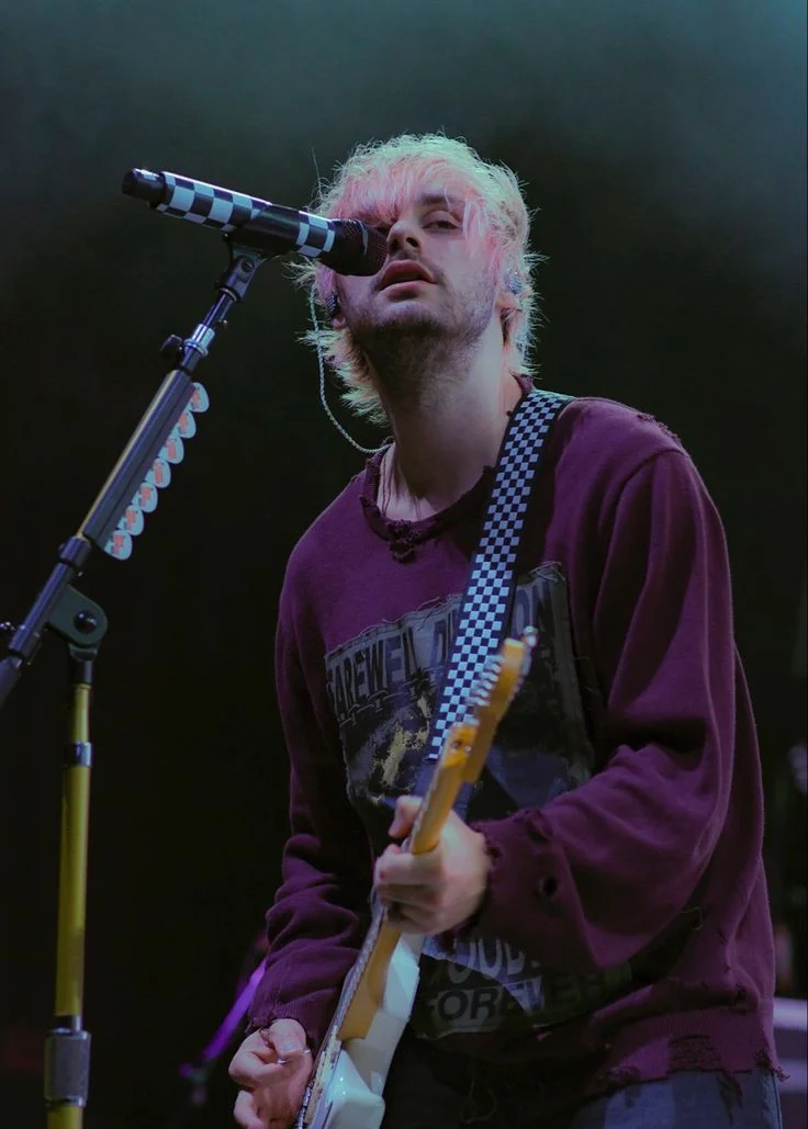 Michael Clifford (5SOS5)