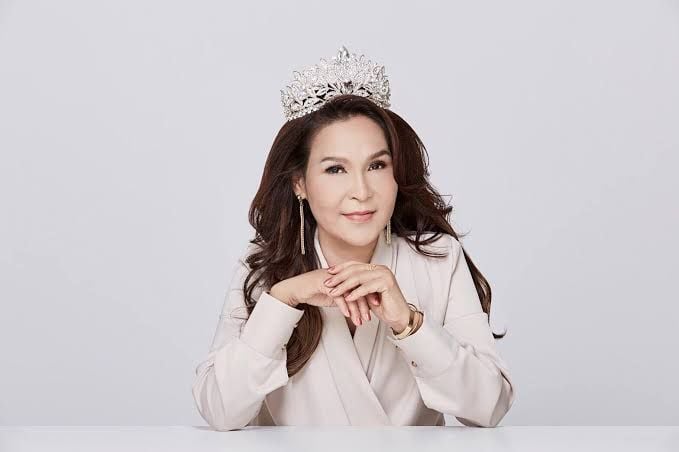 Siriporn Umphophong (Thai Molam singer) 
