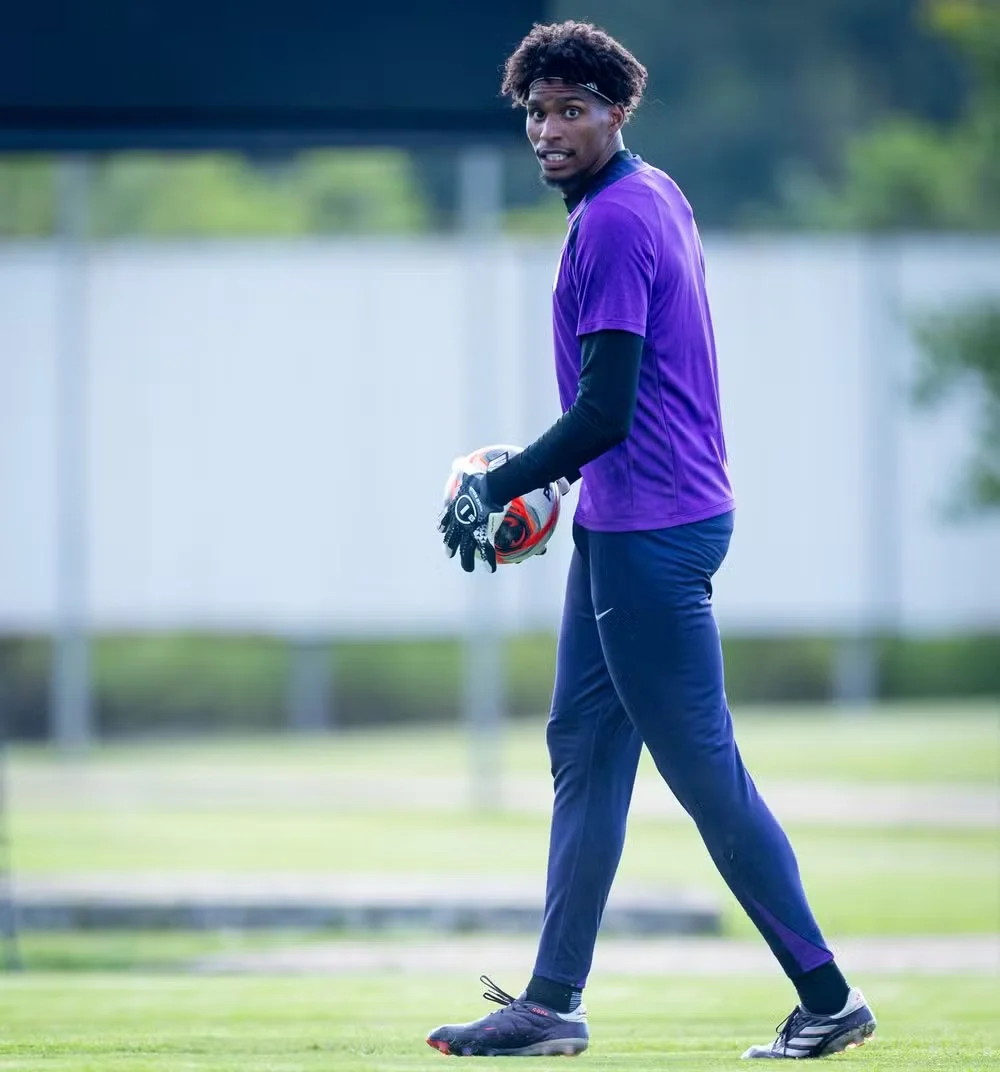 HUGO SOUZA
