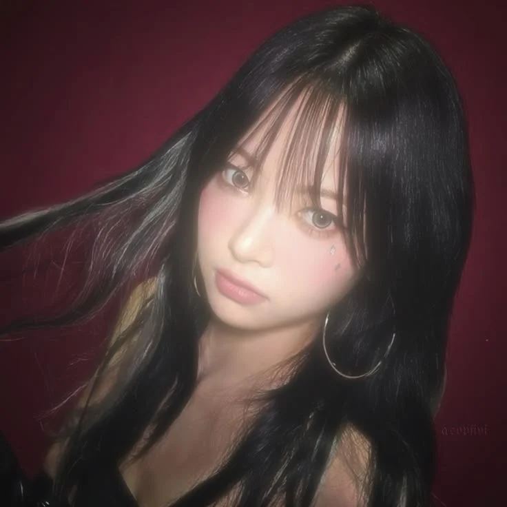Eunchae from LESSERAFIM