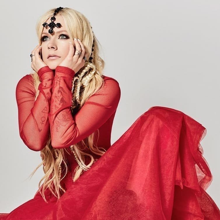 Avril Lavigne (Head Above Water Era)